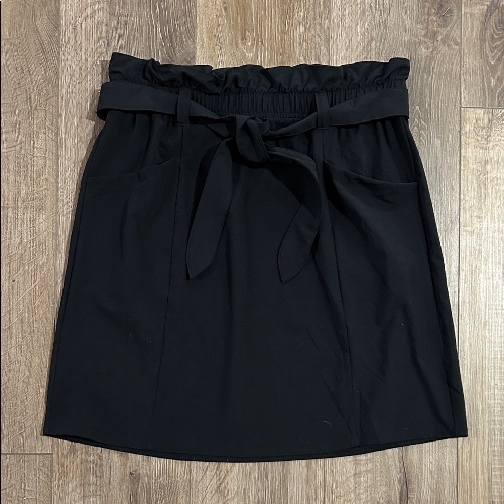 NWOT - MONDETTA Performance Luxury Pocketed Skirt in Black